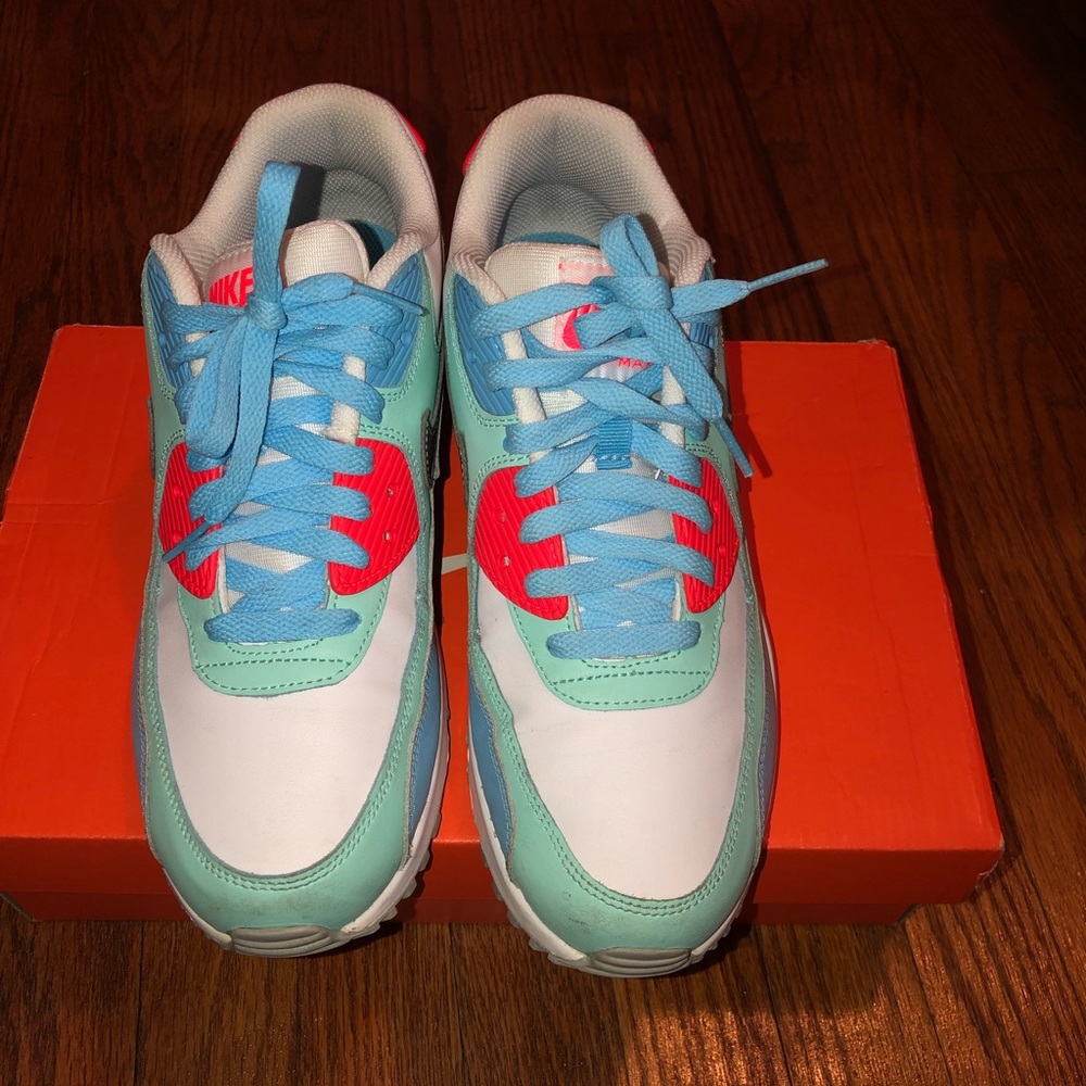WOMENS AIR MAX